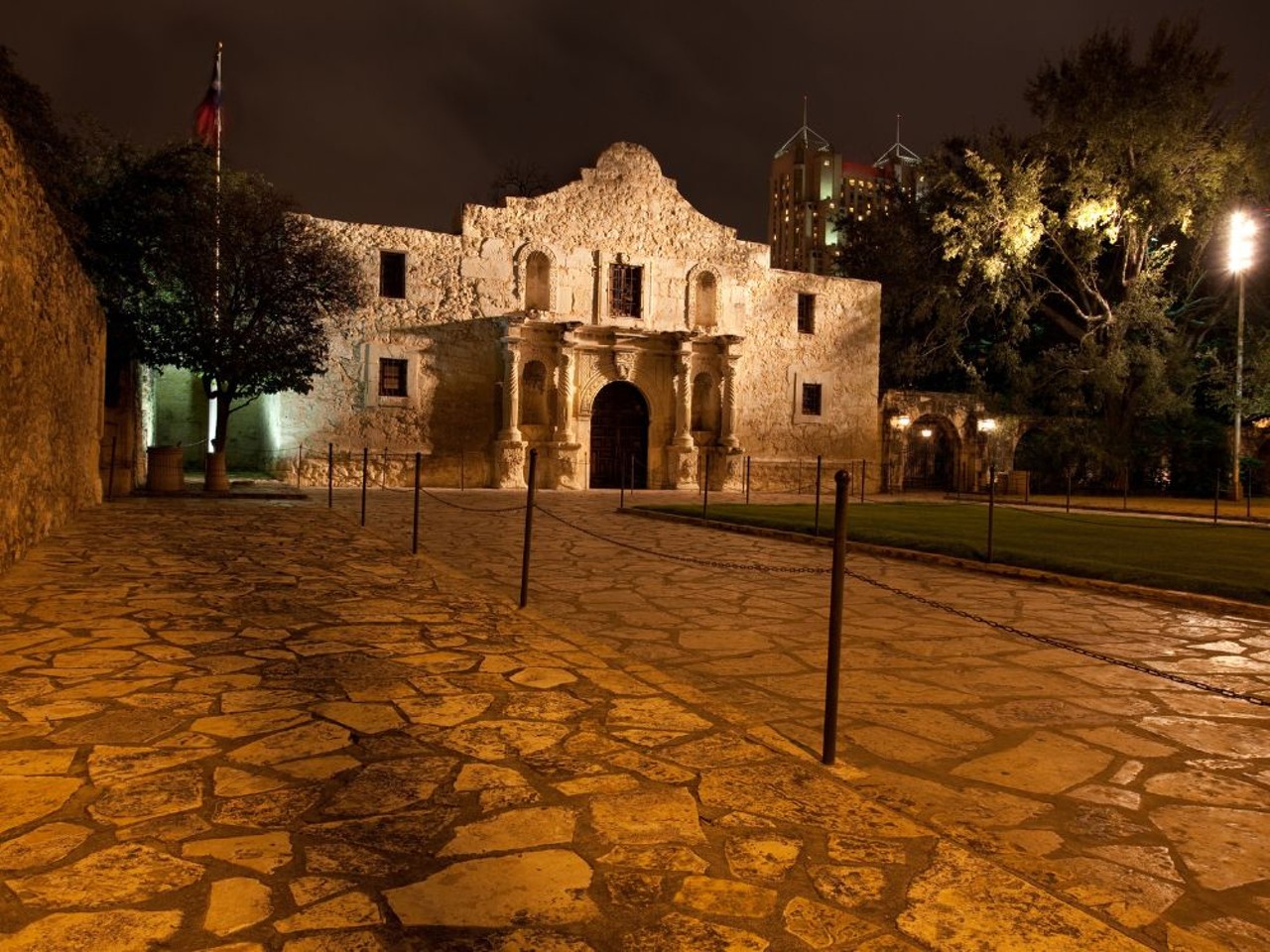 The Alamo
It should come as no surprise that the Alamo is said to be very haunted. According to TPR, ghosts that have been seen at the historic site include soldiers as well as a small child that purportedly wanders the grounds.