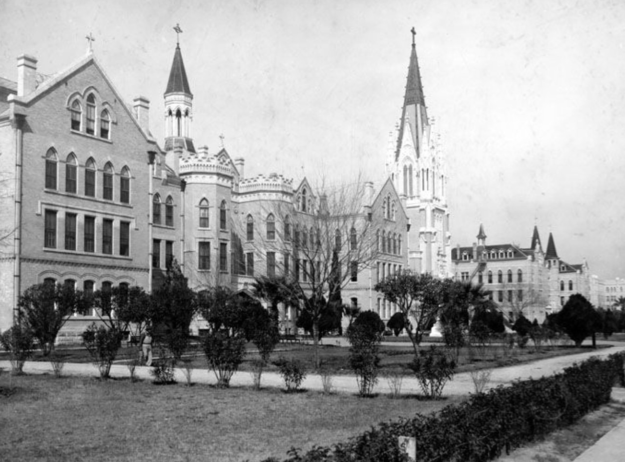 Our Lady of the Lake University
If you’re wanting to get a minor in ghost hunting while at college, you might want to consider applying to OLLU. Residents of Pacelli Hall must contend with Jack, a spirit who’s been accused of stealing students’ possessions and otherwise making a ruckus. Fortunately, if you ask him nicely, Jack will purportedly return your items and stop making noise. The campus is also rumored to be haunted by the spirit of a wandering nun, but if you see a creepy woman clad in black wandering around you might want to check and make sure it’s not someone dressed up as the demon from that terrible 2018 horror movie.