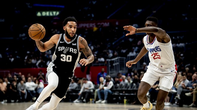 Spurs forward Julian Champagnie faces off against the Clippers' Moussa Diabate earlier this season.