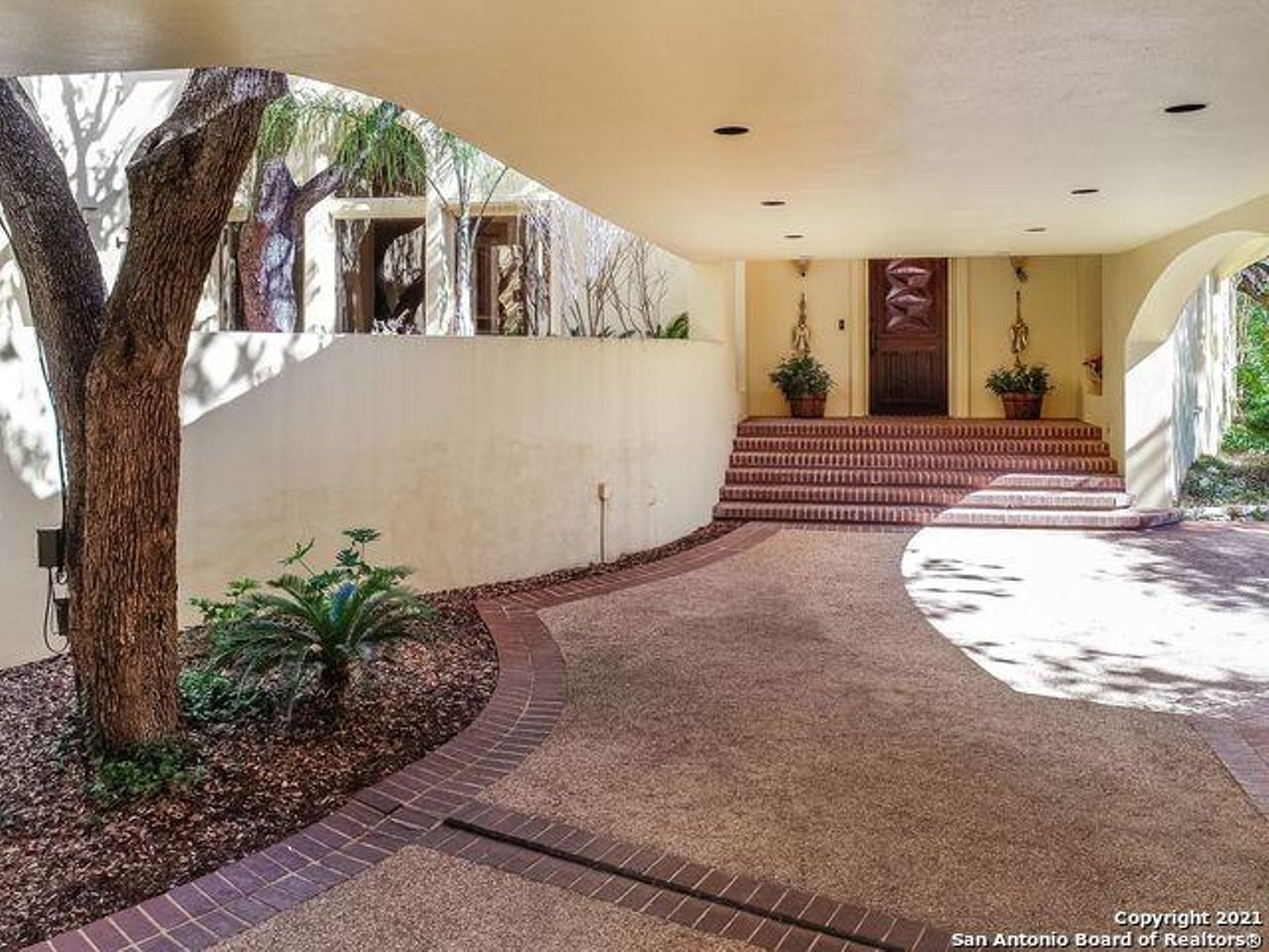Sushi Zushi's owner is selling this $1.2 million totally '80s mansion in North San Antonio