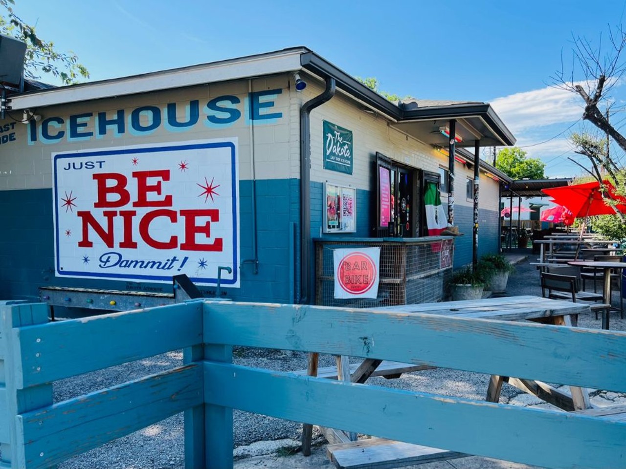 https://media1.sacurrent.com/sacurrent/imager/the-50-best-bars-in-san-antonio-2023/u/zoom/33290543/dakota_east_side_ice_house.jpg?cb=1703690343