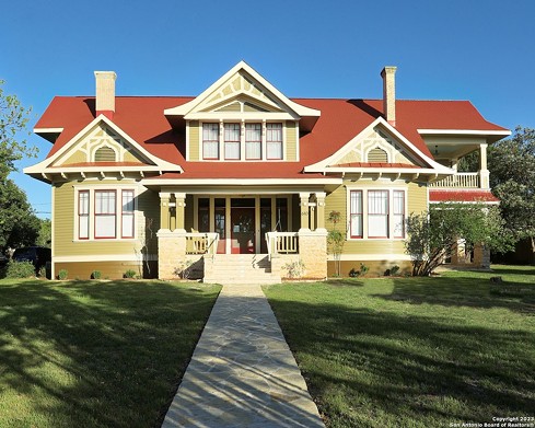 The historic 122-year-old Holekamp Guest House north of San Antonio is for sale