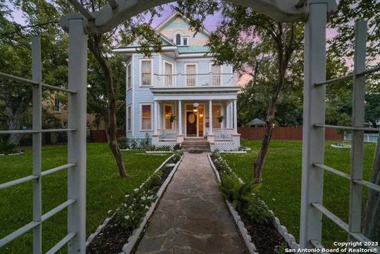 LARGE DOLL HOUSE. BUILT IN WOOD. 4 FLOORS WITH TERRACE. XIX CENTURY.