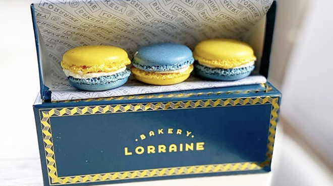 Bakery Lorraine is now offering lemon macarons that mimic the colors of the Ukrainian flag.