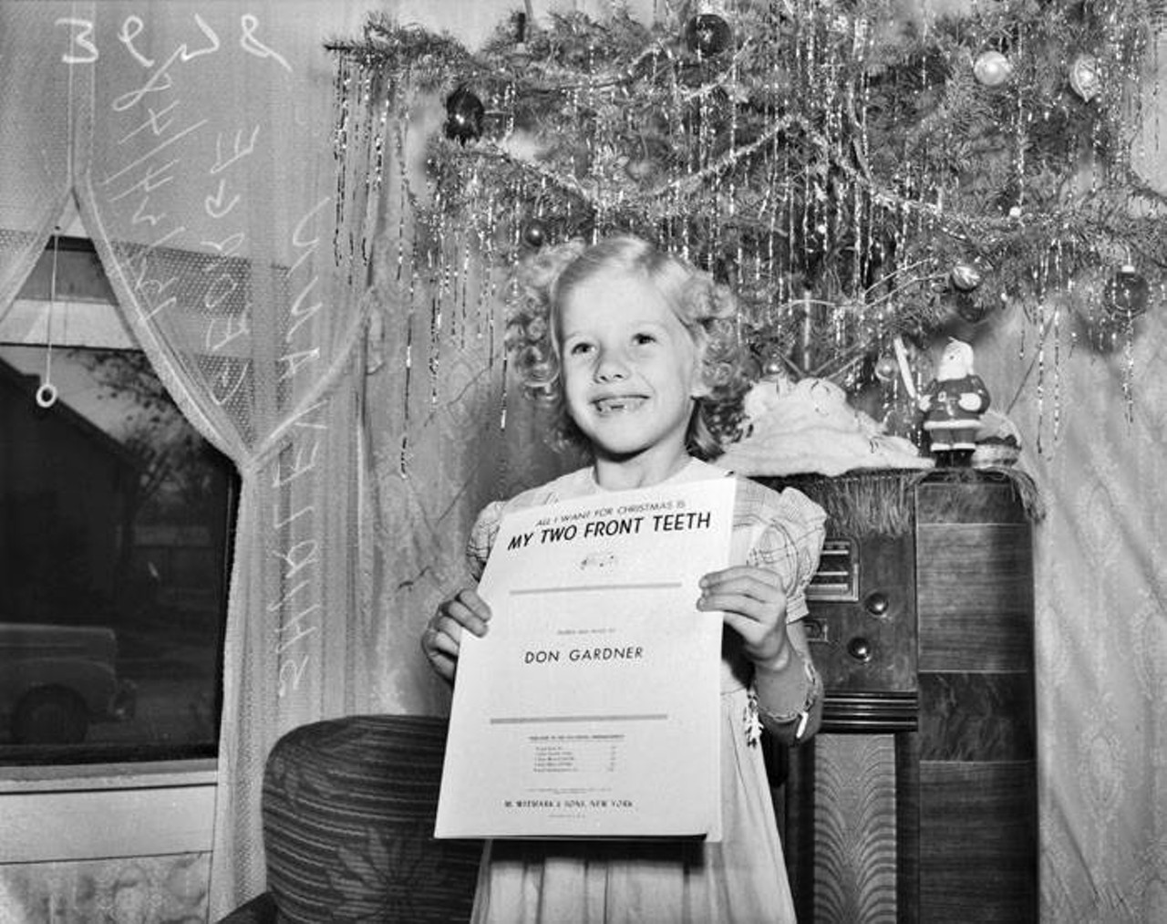 Shirley Ann George showed off her missing two front teeth — just like the song! — for the San Antonio Light in 1948. According to the paper, she was '"practicing the song for Santa Claus' visit."