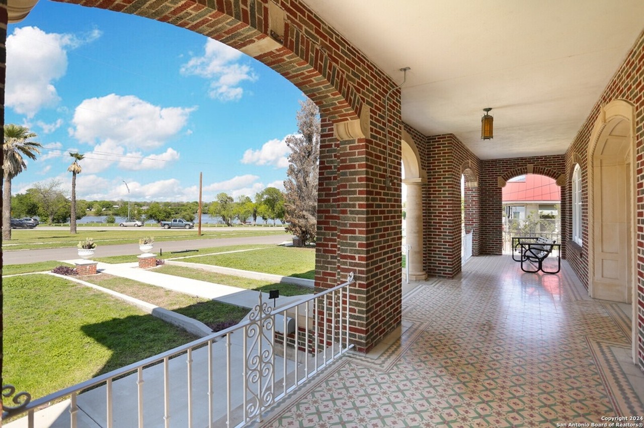 This 1938 San Antonio home comes with a rare basement —&nbsp;and views of Woodlawn Lake