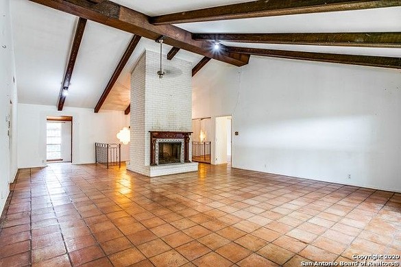 This 1960s House for Sale in San Antonio Is a Funky Fixer-Upper With Soaring Ceilings