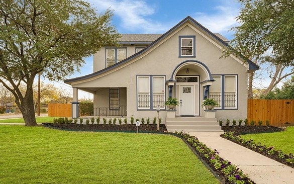 This cute 1930s property near San Antonio's Woodlawn Lake looks like a gingerbread house