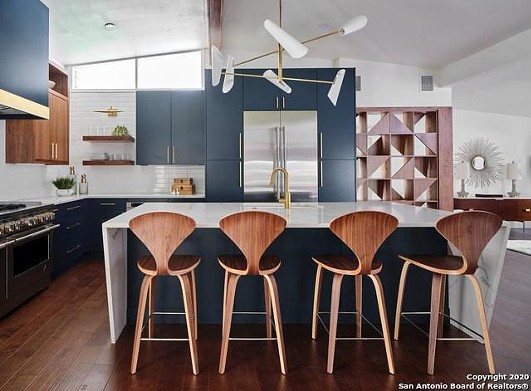 This Mid-Century House for Sale in San Antonio Has a Kitchen Straight Out of The Jetsons