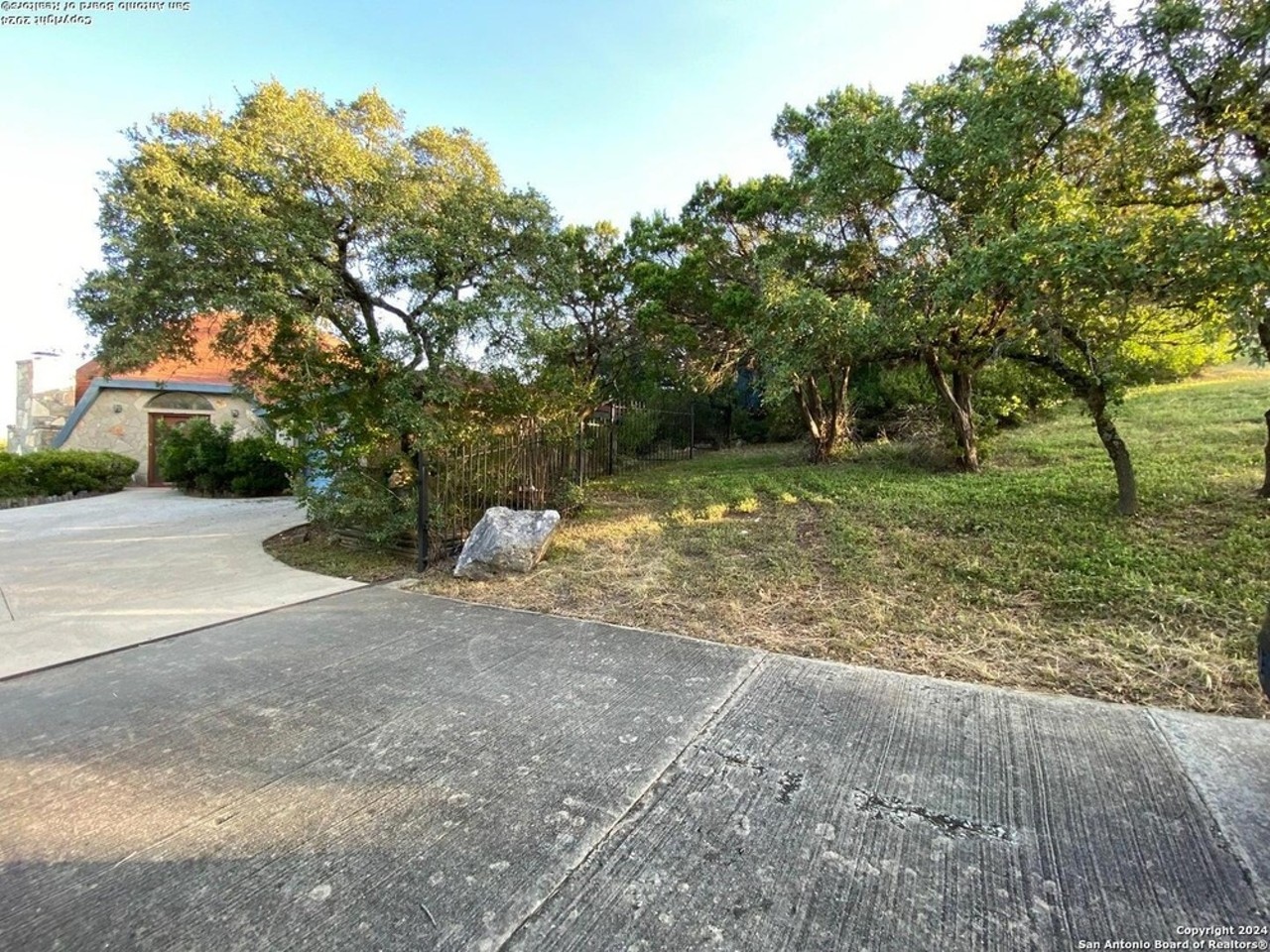 This San Antonio-area dome home, once owned by a Frost Bank heir, is for sale