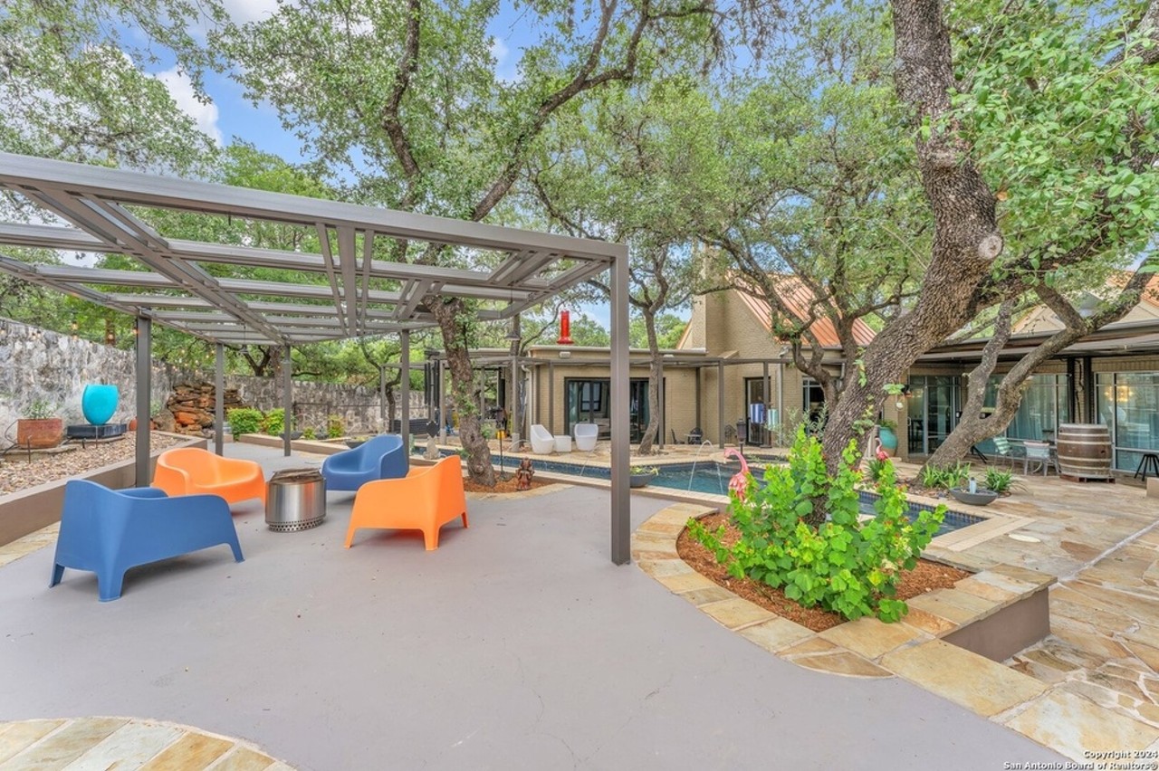 This San Antonio home for sale comes with 20-foot ceilings and a remote-controlled pool