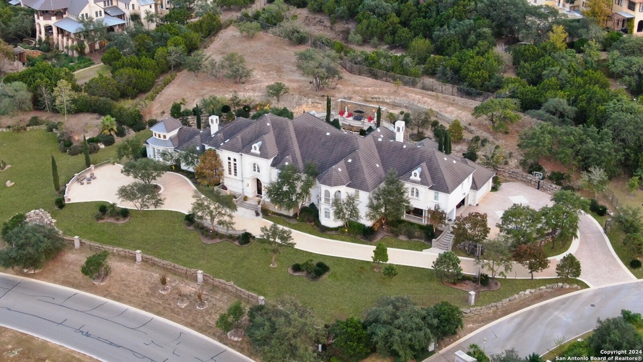 This San Antonio mansion for sale is across from David Robinson's former home