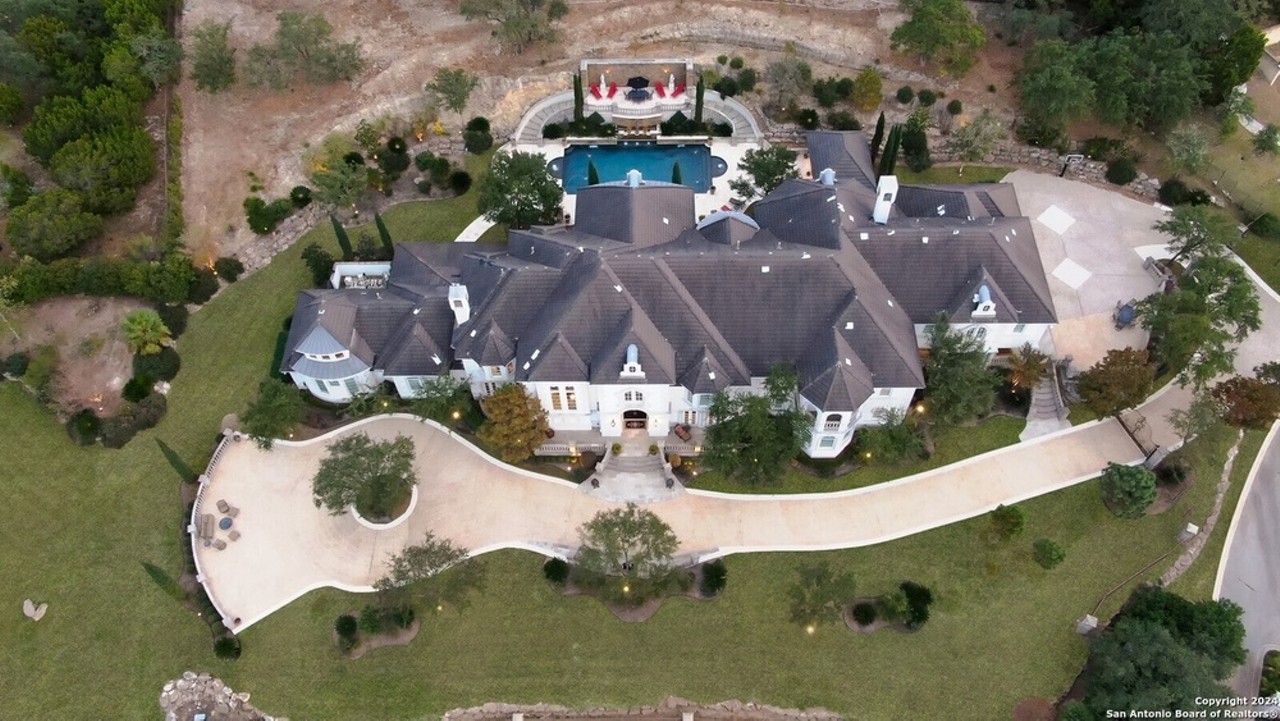 This San Antonio mansion for sale is across from David Robinson's former home