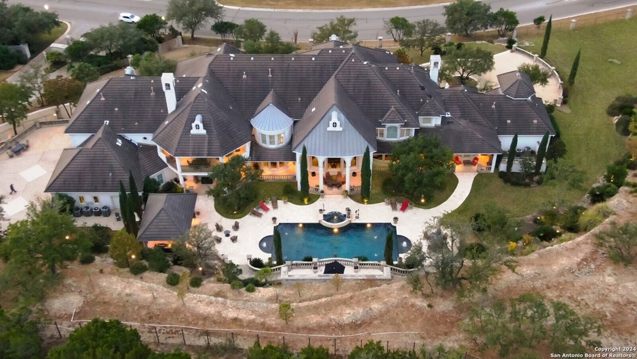 This San Antonio mansion for sale is across from David Robinson's former home