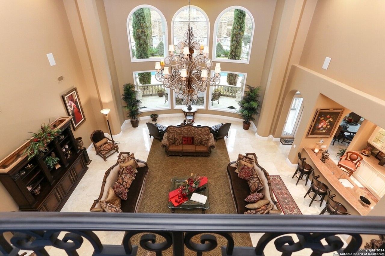 This San Antonio mansion for sale is across from David Robinson's former home