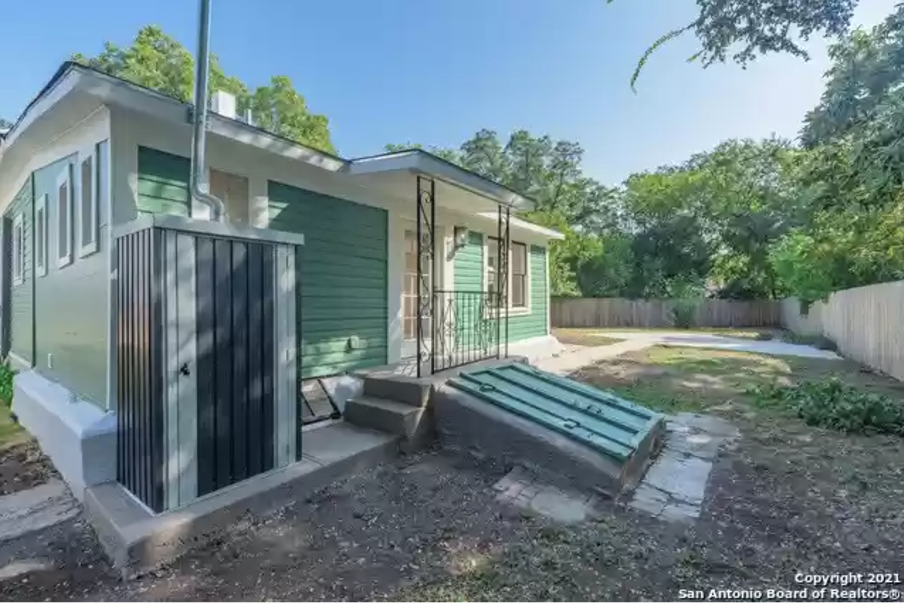 This tiny house in Lavaca is 131 years old and comes with something rare for SA: a cellar
