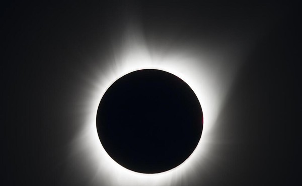 During totality, it is possible to perceive the sun's corona.