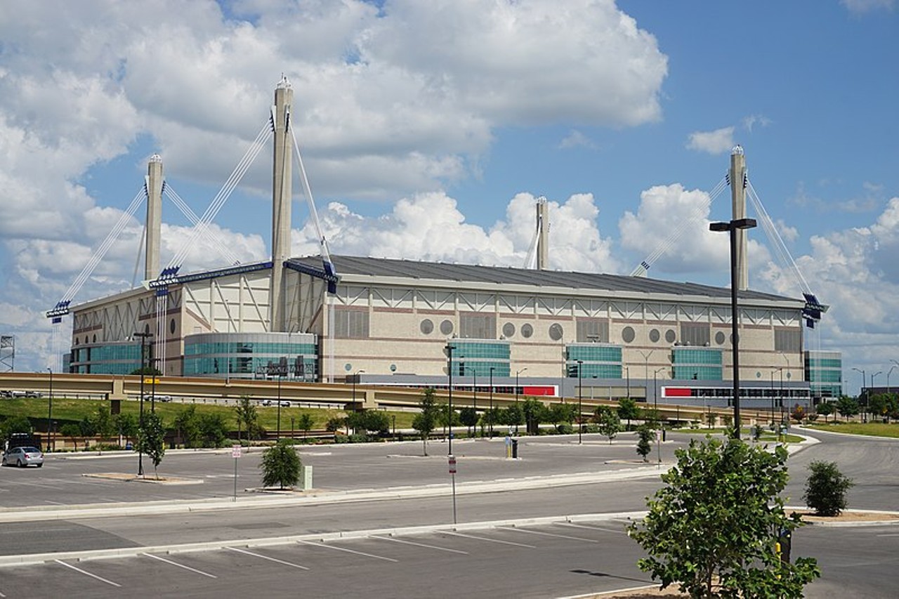 Don’t let the Alamodome fool you into thinking you can catch an NFL game here.
Photo via Wikimedia Commons / Michael Barera