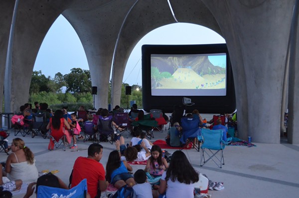 10 Gift Ideas for Movie Lovers in San Antonio