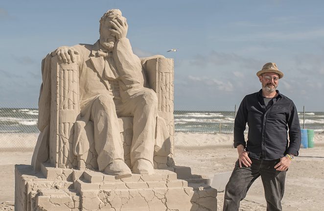 A Facepalming Lincoln Took Home the Grand Prize at This Year's Texas SandFest (2)