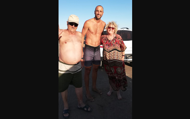 Retired Spur Manu Ginobili Helped a Grandmother After She Fell at the Beach — Because He's Perfect (2)