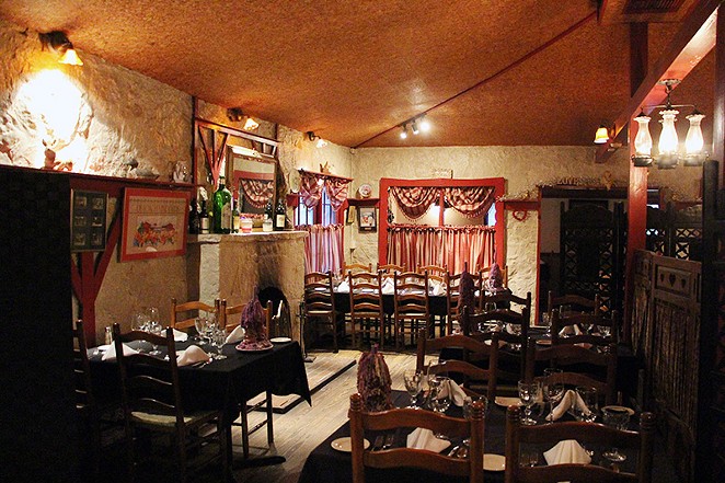 The main dining room at the Grey Moss Inn - Albert Salazar