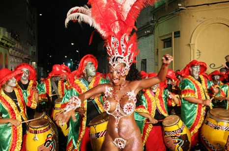A parade of Candombe performers in Uruguay - CANDOMBE.INFO