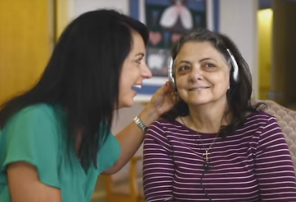 A woman suffering from dementia brightens up while listening to music with her daughter. - YOUTUBE