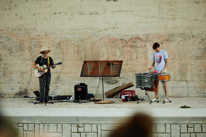 Bill Baird (left) and Jordan Johns perform August 28 under the Roosevelt Avenue Bridge. - SA Heron / Tyler Smith