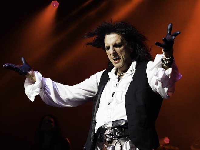 Alice Cooper performing at DTE Energy Music Theatre, 2019. - BROOKE ELIZABETH ART / SONICLIVEMEDIA