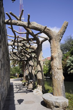 Son of frequent Rodríguez collaborator Máximo Cortés, Carlos Cortés boasts numerous trabajo rústico projects in his native San Antonio, including this impressive arbor on the River Walk. - KENT RUSH