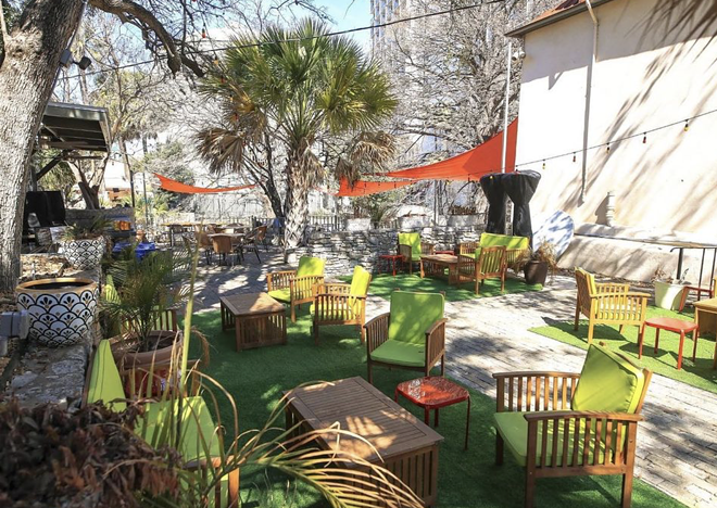 Smoke BBQ + Riverbar can accommodate about 400 guests on its sprawling patio. - Instagram / smokesanantonio