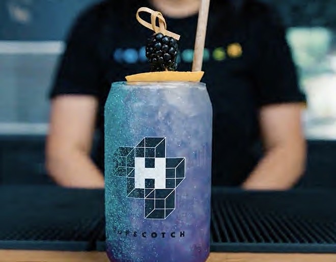 The Crystal Ball is Hopscotch's most popular cocktail, and its glittery effect is created by an ingestible ultraviolet sparkle dust. - Instagram / letshopscotch