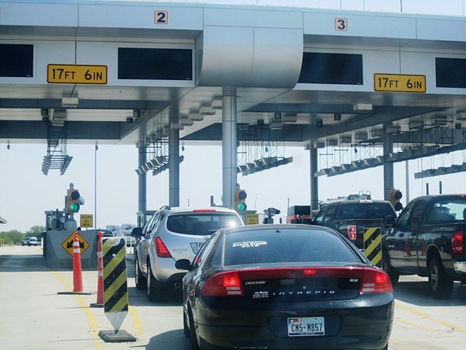 Cars wait at a U.S. Border Patrol station near Laredo, pre-pandemic. - Wikimedia Commons / Billy Hathorn