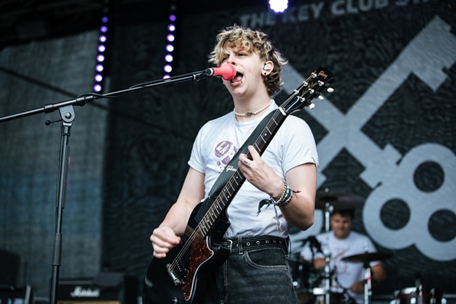 British singer-songwriter Noah Finn Adams emerged from Instagram and YouTube as NOAHFINNCE, performing alternative rock with a distinctly pop-punk inflection. - Shutterstock / ChrisJamesRyanPhotography