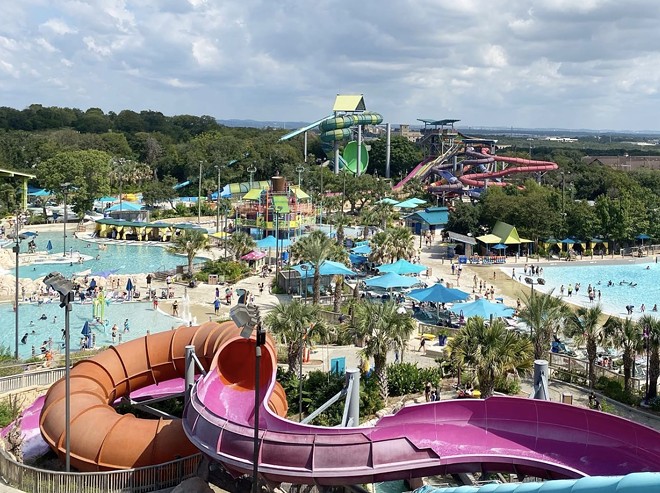 Aquatica's attractions include Ihu's Breakaway Falls, the tallest drop slide in Texas and Stingray Falls. - Photo via Instagram / letsbefrankee