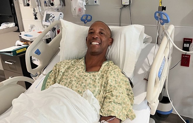 Sean Elliott smiles from his hospital bed after being treated by Methodist Healthcare in San Antonio. - Instagram / cookwithclaudia