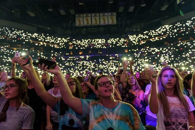 Ed Sheeran's High-Energy One-Man Show Captivates San Antonio
