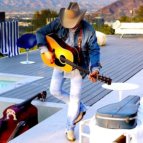 Dwight Yoakam to Play Floore's This Saturday