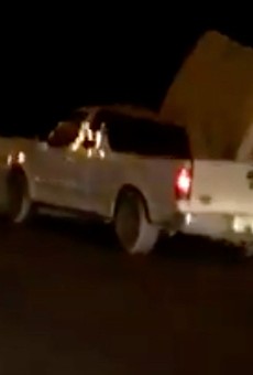 Watch a San Antonio Motorist Try to Hang onto a Mattress Before It Flies Down the Highway