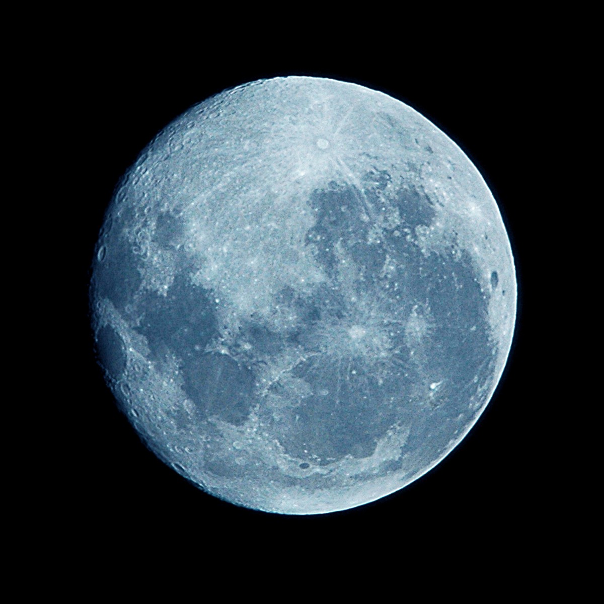 Cs moon. Луна Азуль. Голубая Луна. Синяя Луна. Голубое полнолуние.