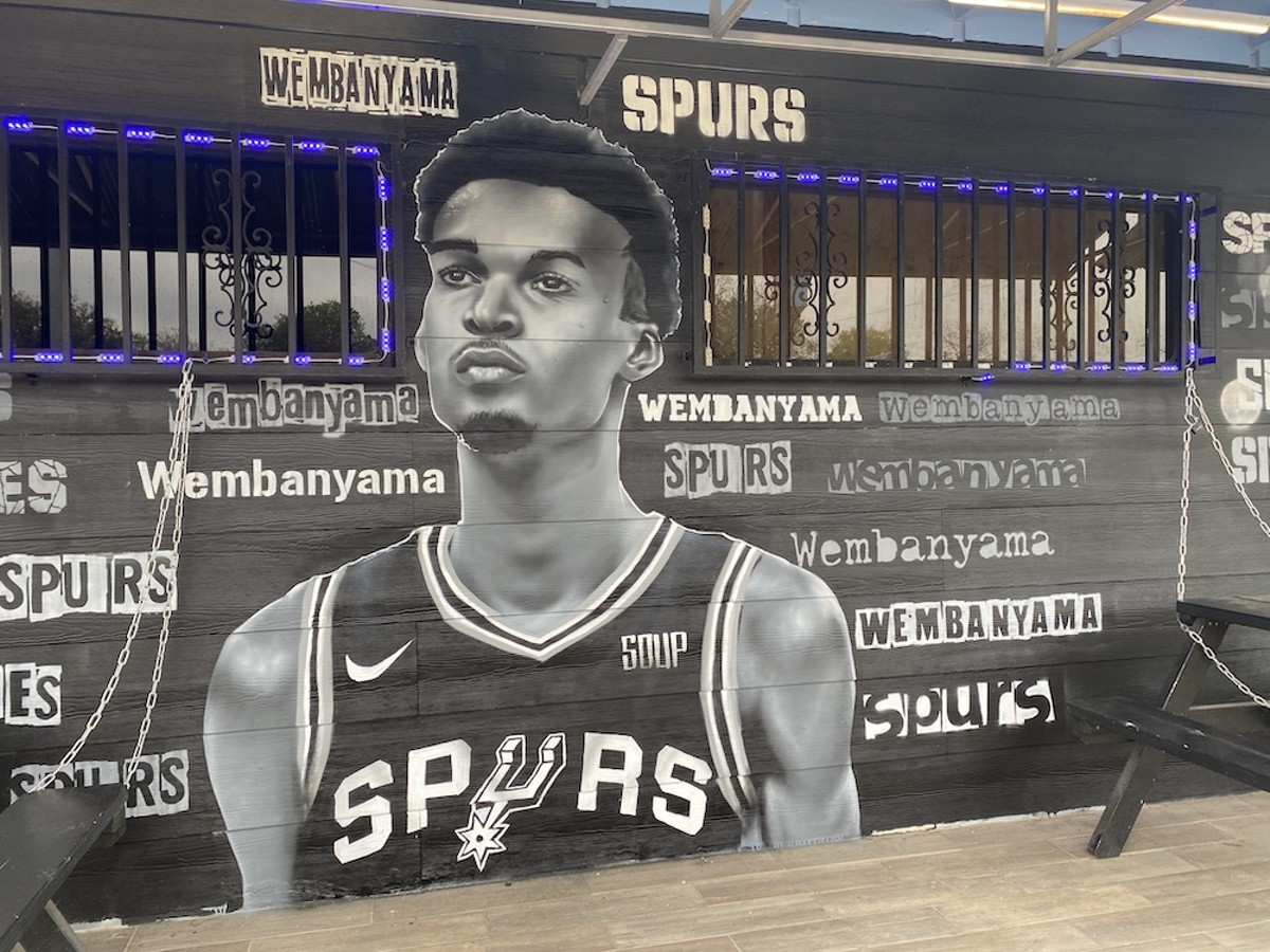 Mural of Victor Wembanyama in a Spurs jersey pops up on San Antonio's South  Side, Sports & Recreation, San Antonio