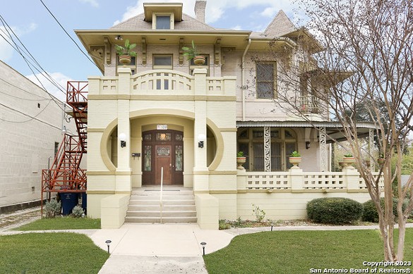 A historic San Antonio home designed by the architect of the Hotel Havana is now for sale