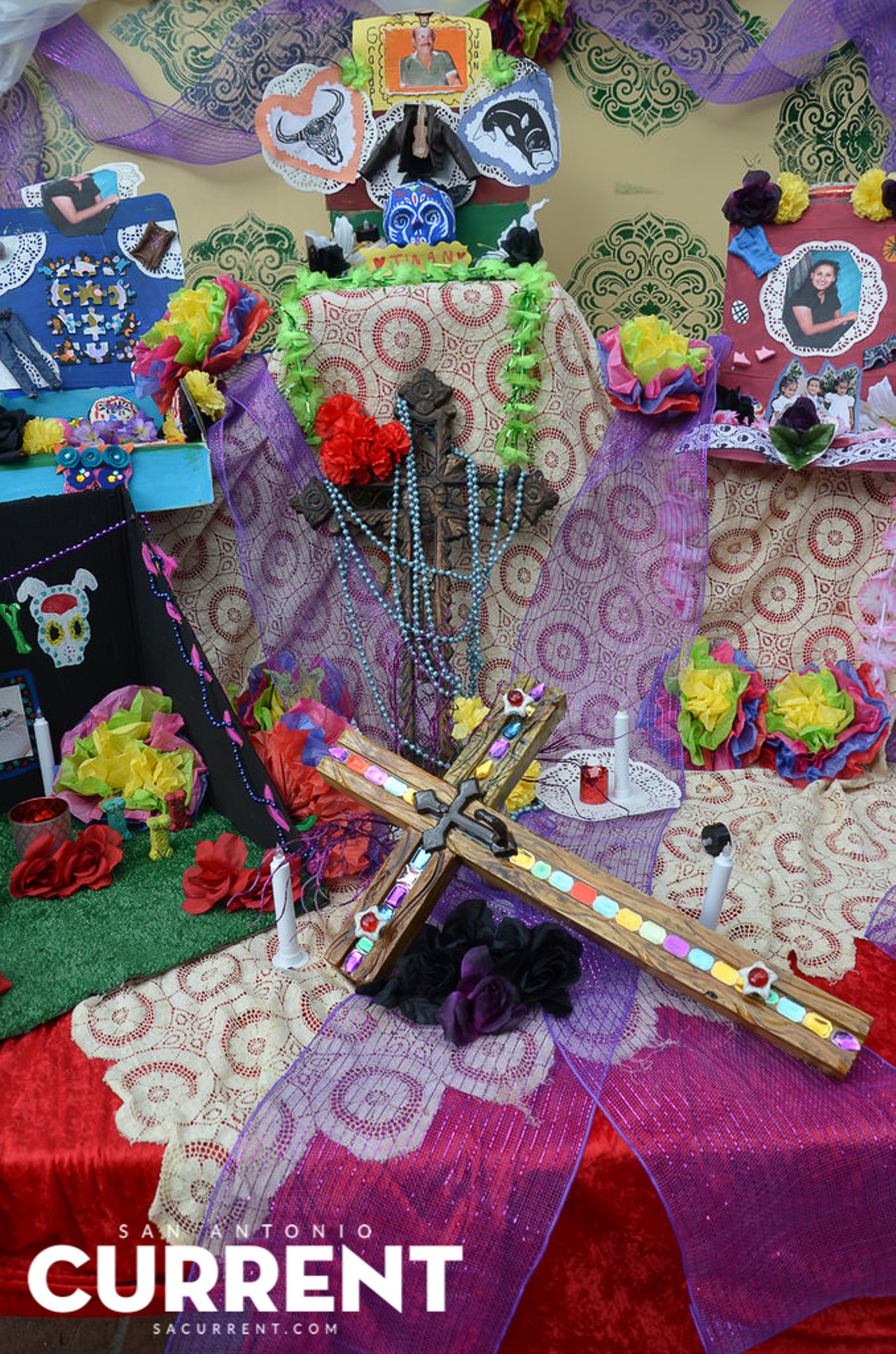 17 Photos of the Dia de los Muertos Altars at Muertos Fest San