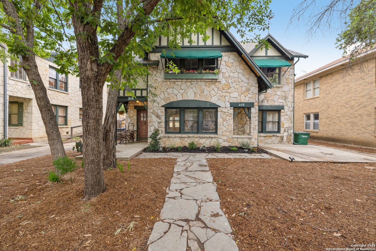 A duplex for sale in San Antonio's Monte Vista was among the area's first multifamily dwellings