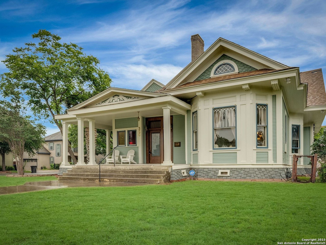 This 1910 Home For Sale In San Antonio Is An Elegant Victorian Time   Courtland 3 