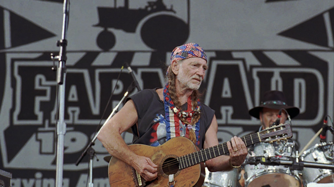 Although Willie Nelson is known for his long-haired hippie-cowboy image, that's not always been his look.